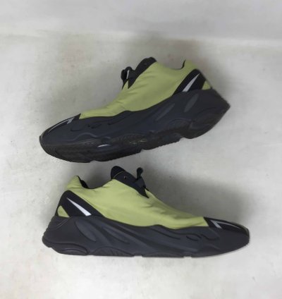 Yeezy Boost 700 Mnvn Resin