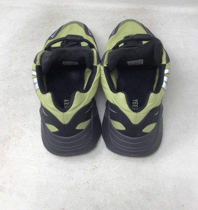 Yeezy Boost 700 Mnvn Resin