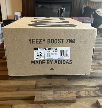 Yeezy Boost 700 V2 deadstock
