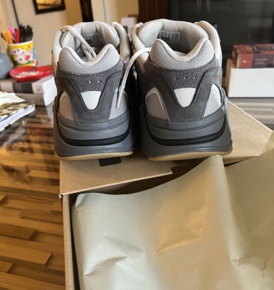 Yeezy Boost 700 V2 deadstock