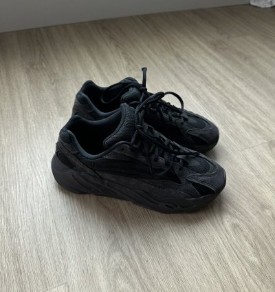 Yeezy Boost 700 V2 Vanta