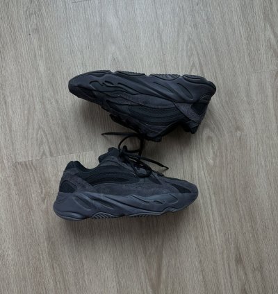 Yeezy Boost 700 V2 Vanta