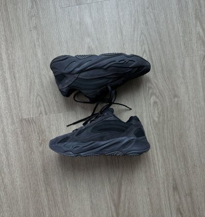 Yeezy Boost 700 V2 Vanta