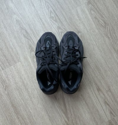 Yeezy Boost 700 V2 Vanta