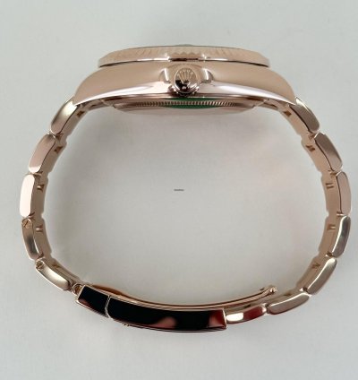 Rolex Sky-dweller 42mm Fluted Bezel Everose Gold Blue Index Dial Oyster Bracelet 336935