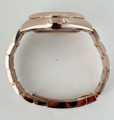 Rolex Sky-dweller 42mm Fluted Bezel Everose Gold Blue Index Dial Oyster Bracelet 336935