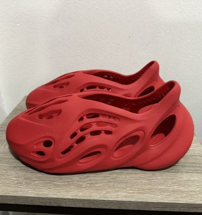 Yeezy Foam Rnnr - Vermillion
