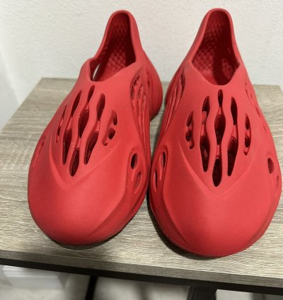 Yeezy Foam Rnnr - Vermillion
