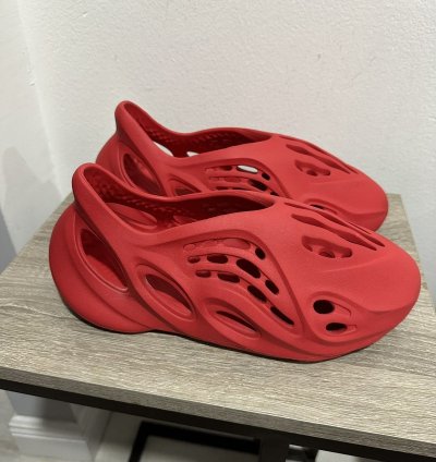 Yeezy Foam Rnnr - Vermillion