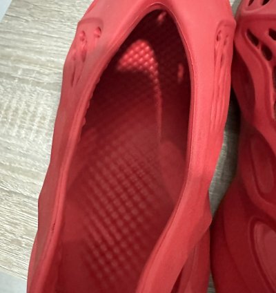 Yeezy Foam Rnnr - Vermillion
