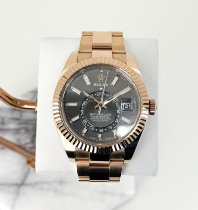Rolex Sky-dweller 42mm Fluted Bezel Everose Gold Rhodium Index Dial Oyster Bracelet 326935