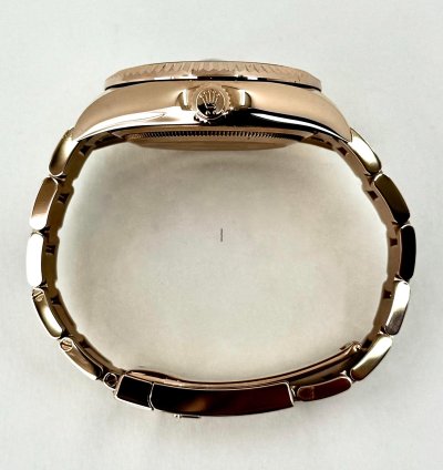 Rolex Sky-dweller 42mm Fluted Bezel Everose Gold White Index Dial Oyster Band 326935