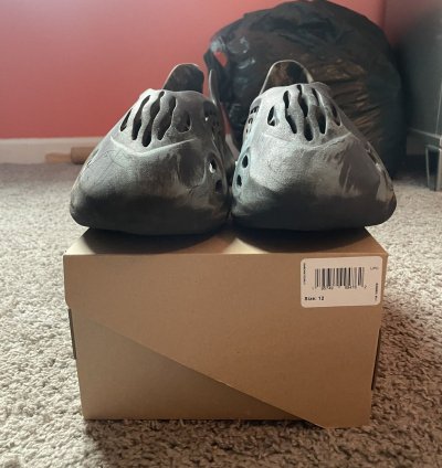 Yeezy Foam Runner Mx Carbon