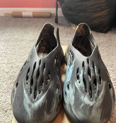 Yeezy Foam Runner Mx Carbon
