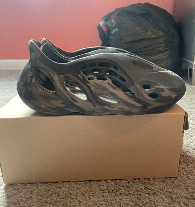Yeezy Foam Runner Mx Carbon