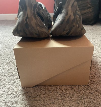 Yeezy Foam Runner Mx Carbon