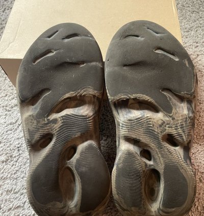 Yeezy Foam Runner Mx Carbon