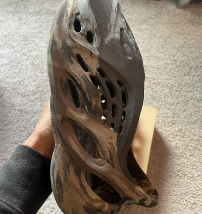 Yeezy Foam Runner Mx Carbon
