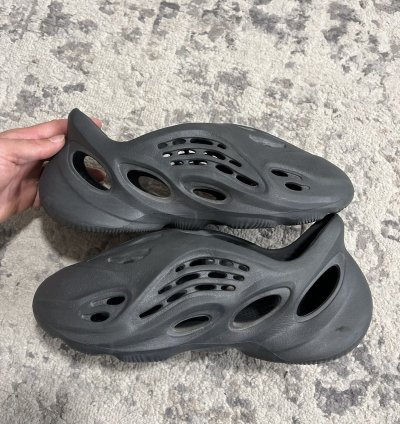 Yeezy Foamrunner Size 10 Onyx