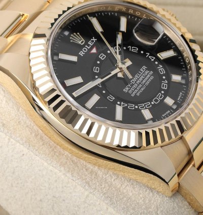 Rolex Sky-dweller 42mm Oyster 326938 Yellow Gold Watch Black Index Dial Never Worn
