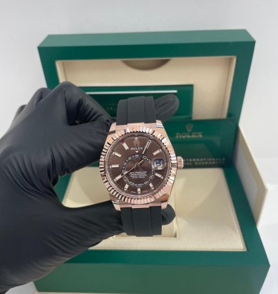 Rolex Sky-dweller 42mm Rose Gold Chocolate Index Dial Oysterflex Bracelet 326235