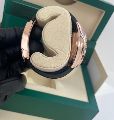 Rolex Sky-dweller 42mm Rose Gold Chocolate Index Dial Oysterflex Bracelet 326235