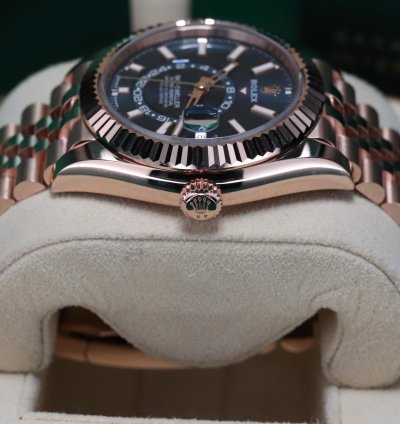 Rolex Sky-dweller Blue Dial Complete Mint Rose Gold Sunburst 42mm Jubilee Fluted Sky 336935