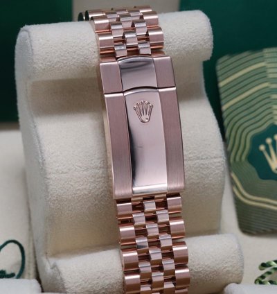 Rolex Sky-dweller Blue Dial Complete Mint Rose Gold Sunburst 42mm Jubilee Fluted Sky 336935
