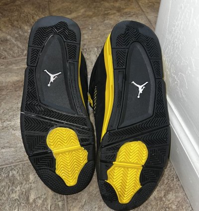 Air Jordan 4 Retro Thunder 2023