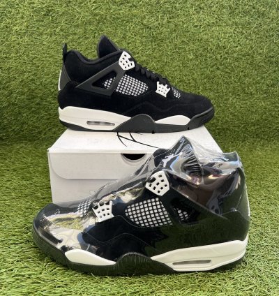 Air Jordan 4 Retro White Thunder