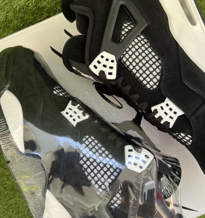 Air Jordan 4 Retro White Thunder