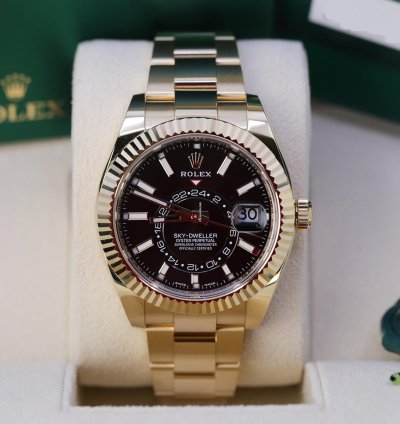 Rolex Sky-dweller Gold 42 Mm Black Index Dial Oyster Bracelet 2022 326938