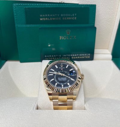 Rolex Sky-dweller Gold 42 Mm Black Index Dial Oyster Bracelet 326938