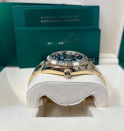 Rolex Sky-dweller Gold 42 Mm Black Index Dial Oyster Bracelet 326938