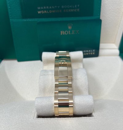 Rolex Sky-dweller Gold 42 Mm Black Index Dial Oyster Bracelet 326938