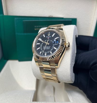 Rolex Sky-dweller Gold 42 Mm Black Index Dial Oyster Bracelet 326938