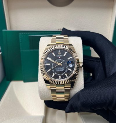 Rolex Sky-dweller Gold 42 Mm Black Index Dial Oyster Bracelet 326938
