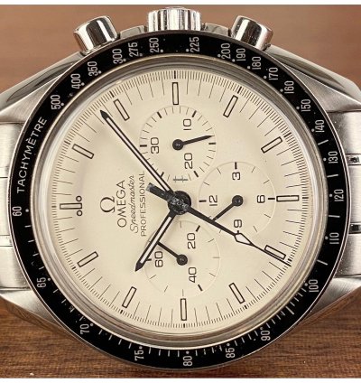 Omega Speedmaster Albino - Extract