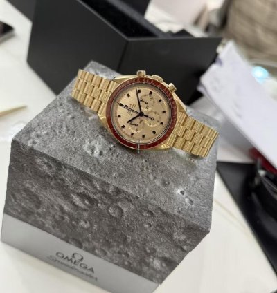 Omega Speedmaster Apollo