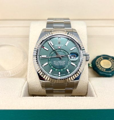 Rolex Sky-dweller Green Dial 336934 Unworn Full Set