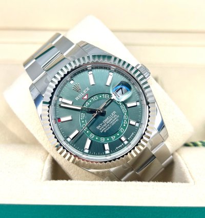 Rolex Sky-dweller Green Dial 336934 Unworn Full Set