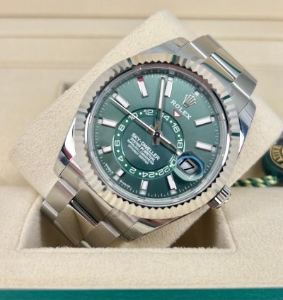 Rolex Sky-dweller Green Dial 336934 Unworn Full Set