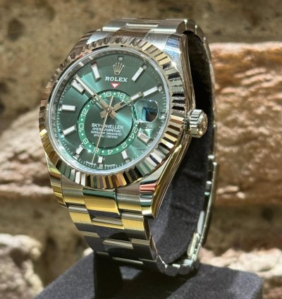 Rolex Sky-dweller Green Dial Neu Ungetragen Aus 2024