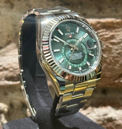 Rolex Sky-dweller Green Dial Neu Ungetragen Aus 2024