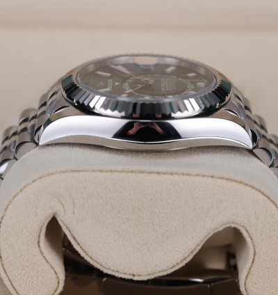 Rolex Sky-dweller Green Dial New Complete 42mm Jubilee Fluted Bezel Steel White Gold 336934