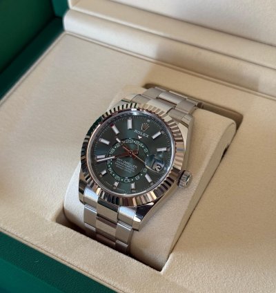 Rolex Sky-dweller Green New 2025