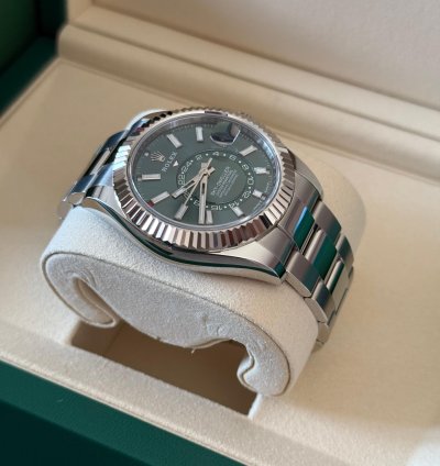 Rolex Sky-dweller Green New 2025