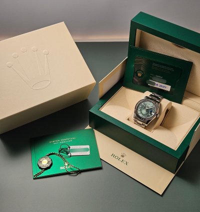 Rolex Sky-dweller Green New Fullset 08 2024 Eu Caseback Sticker