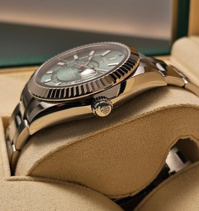 Rolex Sky-dweller Green New Fullset 08 2024 Eu Caseback Sticker