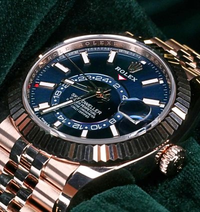 Rolex Sky-dweller Mint Complete Set Sky-dweller Jubilee 42mm Blue 18k Everose Gold 336935